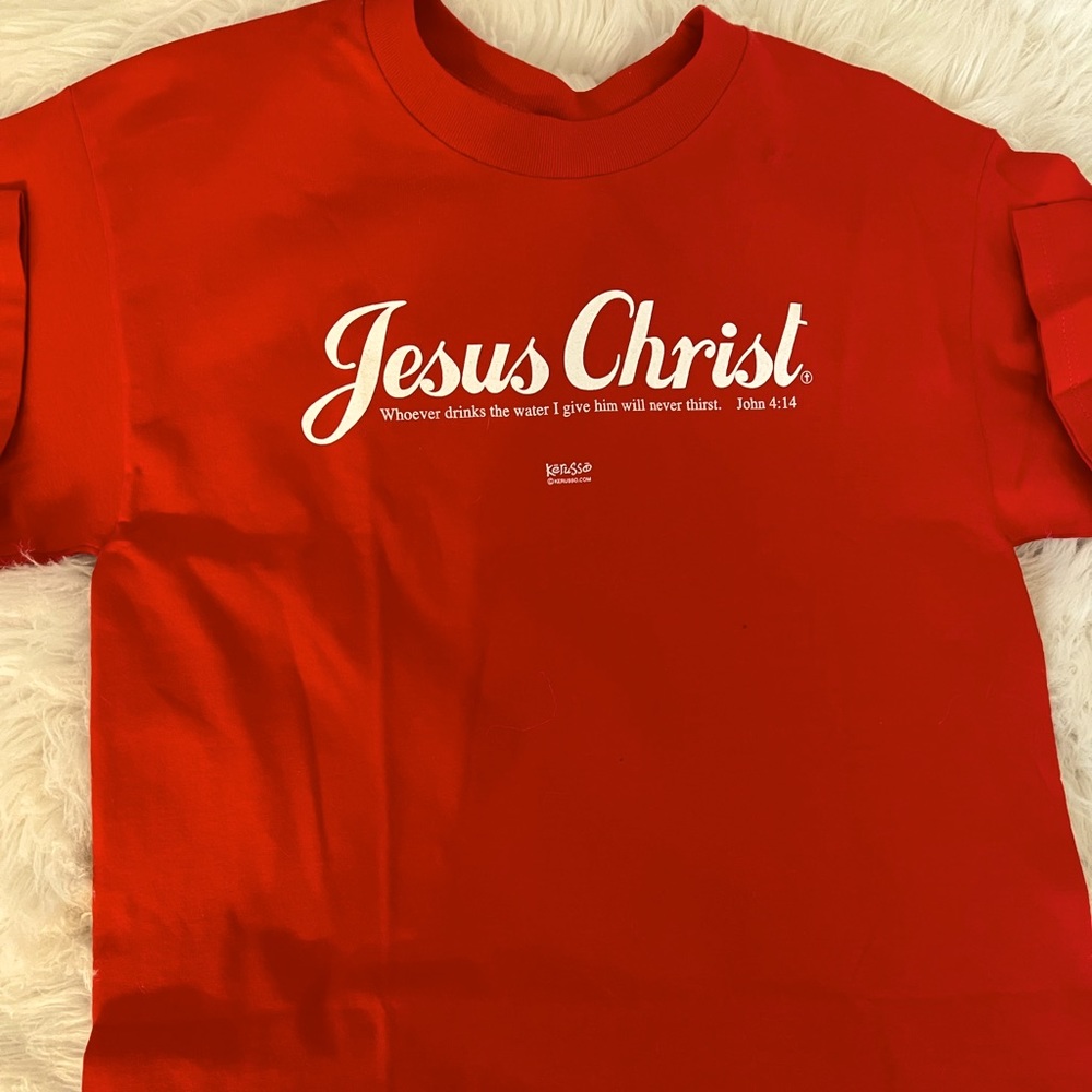 Tee Jesus
Christ
Whoever drinks the water I give him will never thirst.John 4:14